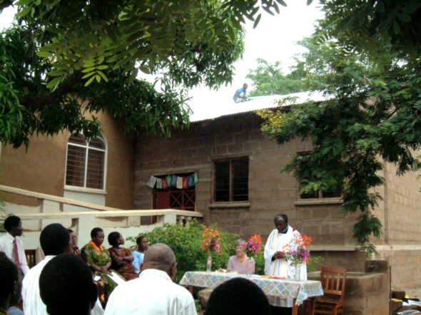 "Topping Out" Service - Giving Thanks to God (7th February 2004)